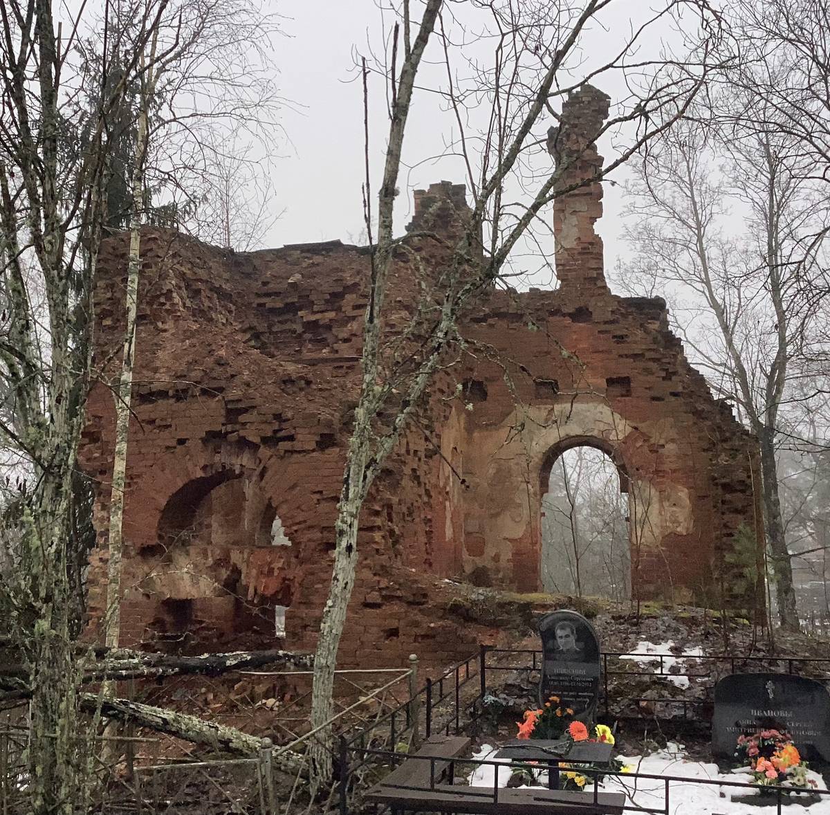 Вид с востока, фасады. Церковь иконы Божией Матери "Всех скорбящих Радость", Кингисепп (Кингисеппский район, Ленинградская область)