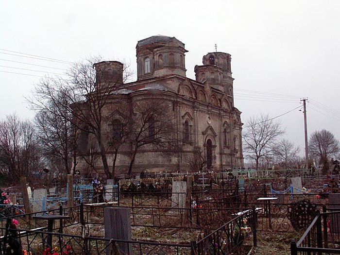 Иссад. Церковь Троицы Живоначальной. фасады