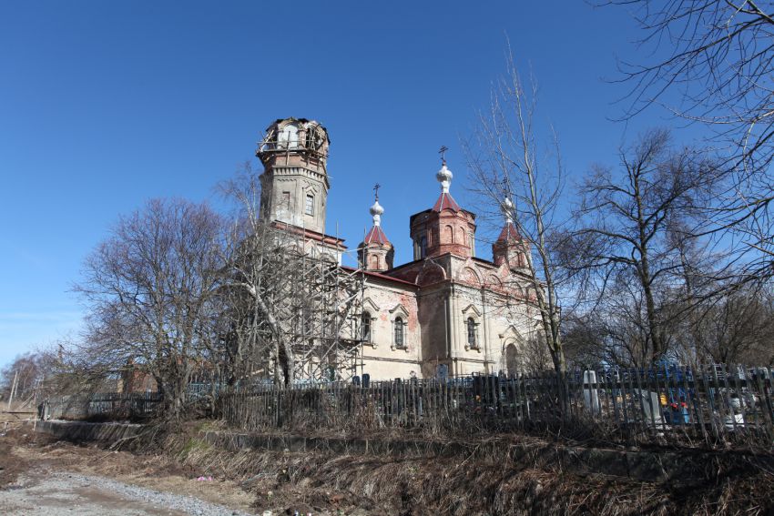 Иссад. Церковь Троицы Живоначальной. фасады