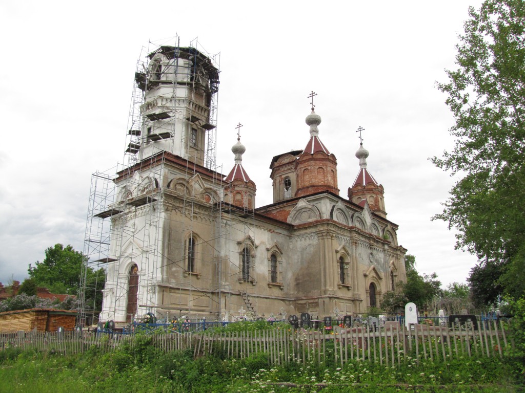 Иссад. Церковь Троицы Живоначальной. фасады