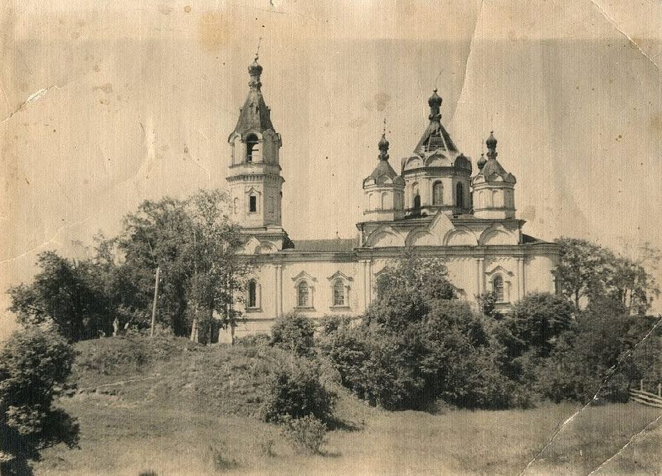 Иссад. Церковь Троицы Живоначальной. архивная фотография, Церковь Троицы Живоначальной, 1945 год