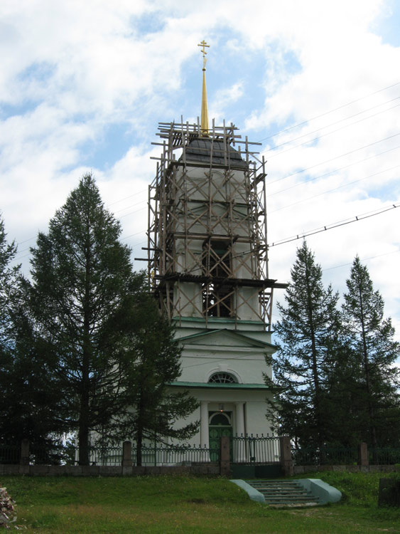 Сомино. Церковь Петра и Павла. документальные фотографии, В июле 2007 года, установлен шпиль. Леса на фото использовались для подъема шпиля.