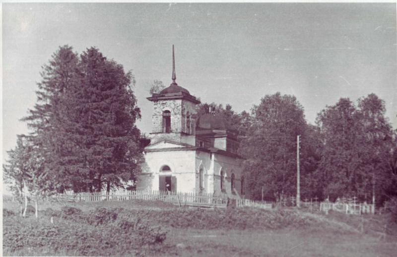 Церковь Георгия Победоносца, Пелуши (Бокситогорский район, Ленинградская область). архивная фотография, Фото 1970-ых годов из фондов Пикалевского краеведчесого музея. Автор Леонид Алексеевич Старовойтов