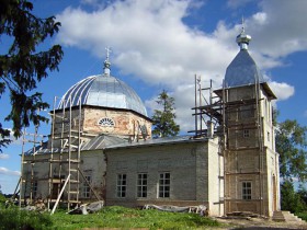 Озерево. Церковь Троицы Живоначальной