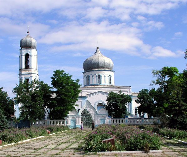 Церковь Михаила Архангела, Покойное (Будённовский район, Ставропольский край). общий вид в ландшафте