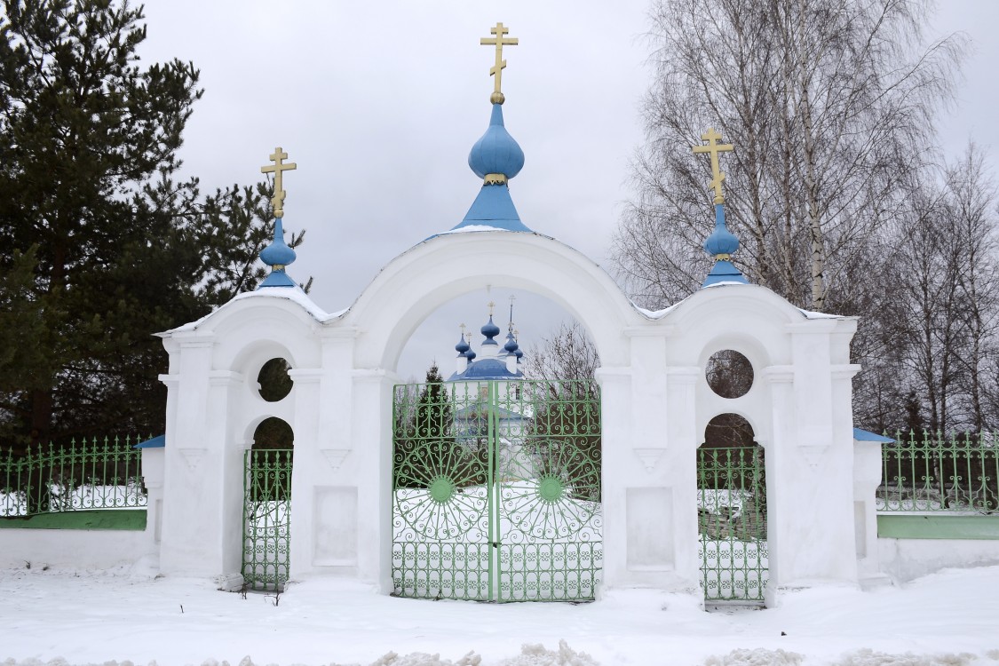 Церковь Илии Пророка, Селихово (Конаковский район, Тверская область). дополнительная информация, ворота церковной ограды