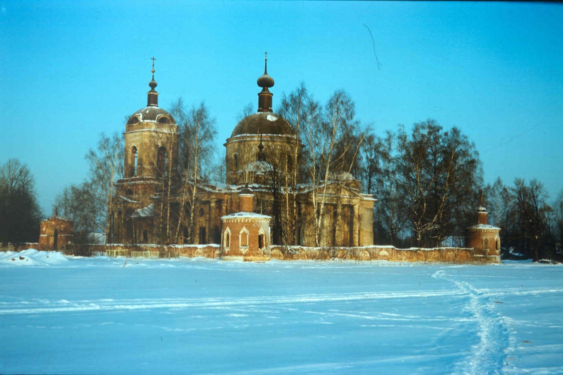 Церковь Успения Пресвятой Богородицы, Фёдоровское (Конаковский район, Тверская область). общий вид в ландшафте, 1994