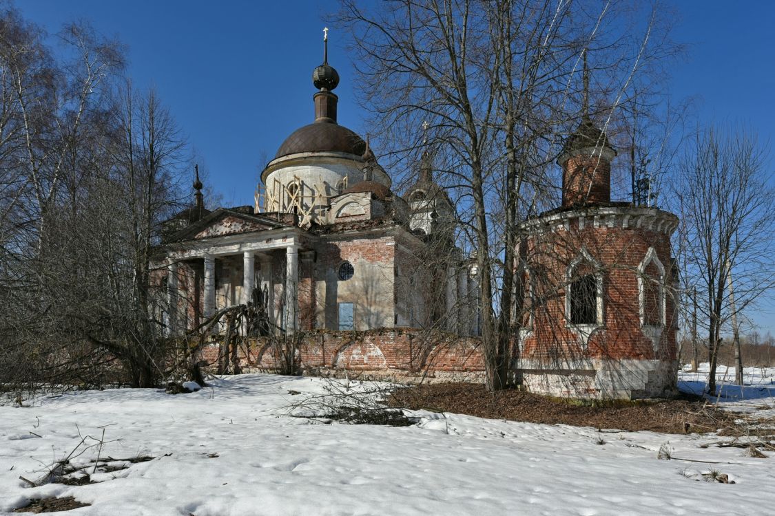 Фёдоровское. Церковь Успения Пресвятой Богородицы. фасады, Вид северо-востока