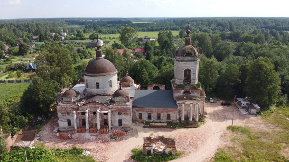 Церковь Успения Пресвятой Богородицы, Фёдоровское (Конаковский район, Тверская область). общий вид в ландшафте