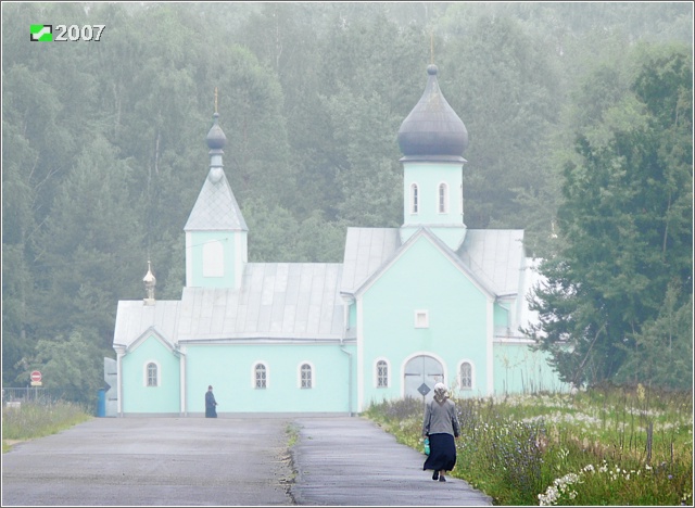 Муром. Церковь Илии Муромского. фасады, Вид с юга по дороге от посёлка к церкви и кладбищу 