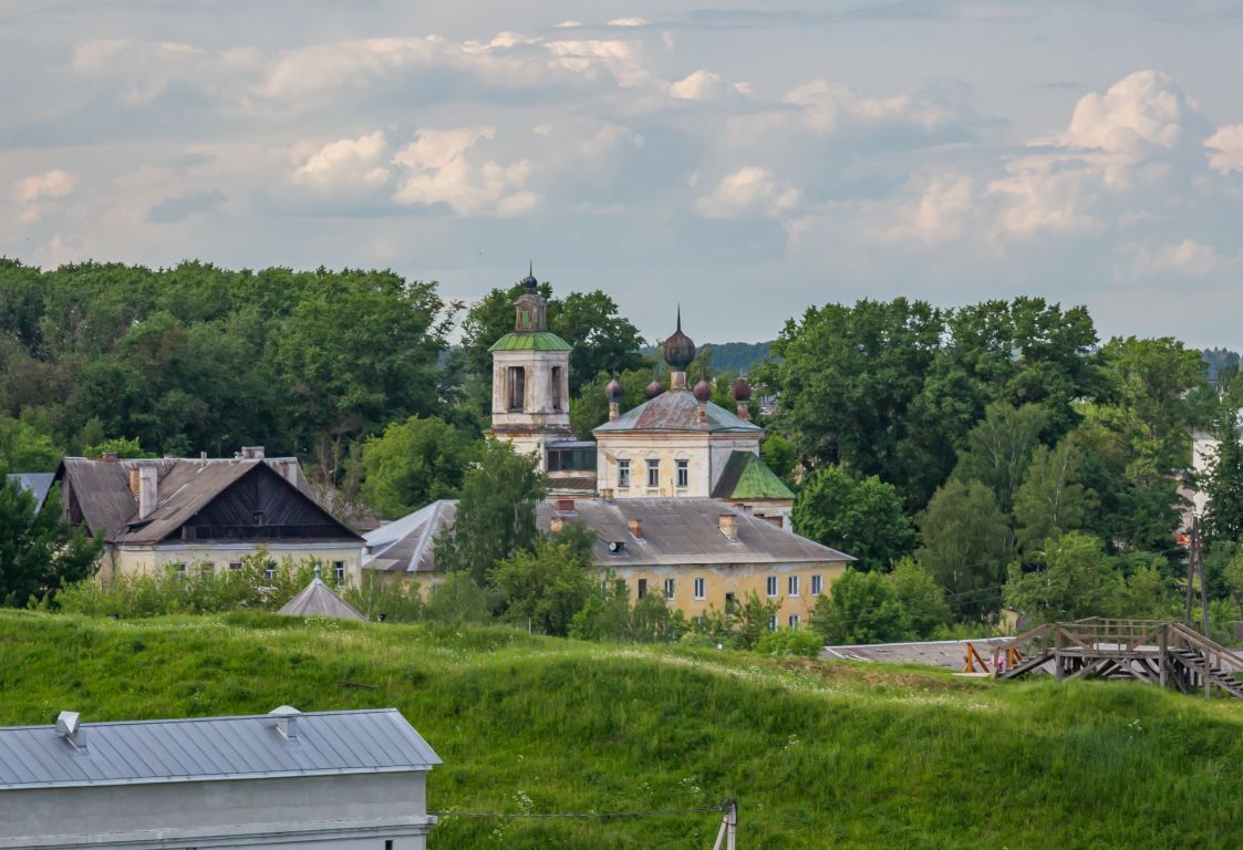 Церковь Георгия Победоносца, Торжок (Торжокский район и г. Торжок, Тверская область). общий вид в ландшафте, Вид с юга, от Борисоглебского монастыря