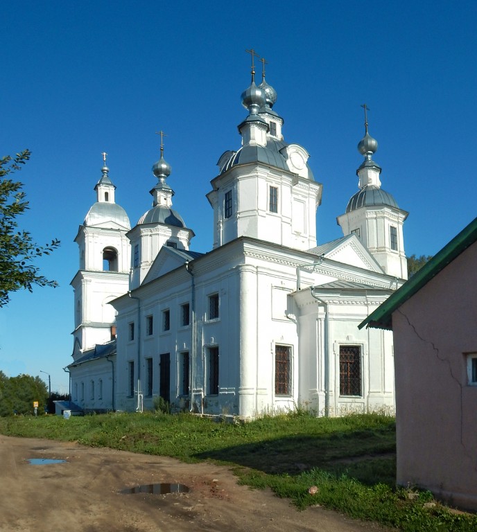 Новое. Церковь Троицы Живоначальной. фасады