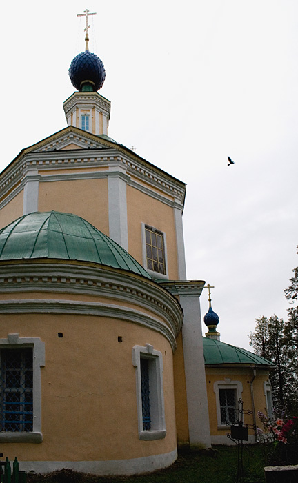 Церковь Параскевы Пятницы, Большое Село (Большесельский район, Ярославская область). архитектурные детали, Вид на алтарную часть и северный придел Николая Чудотворца