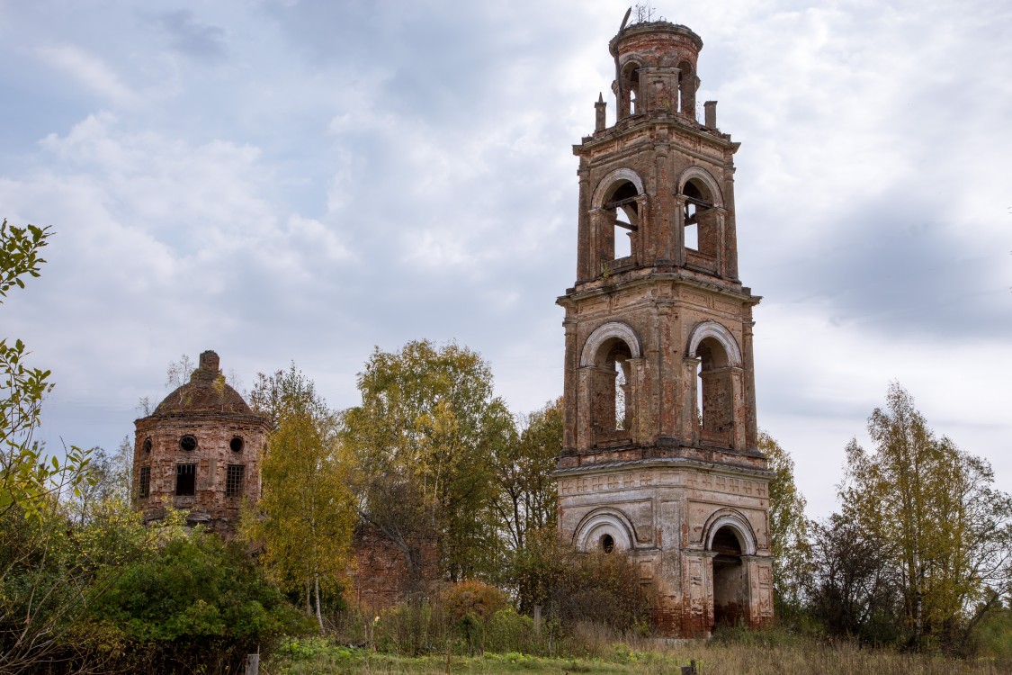 Церковь Воздвижения Креста Господня, Игрищи (Ярославский район, Ярославская область). общий вид в ландшафте
