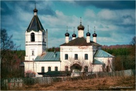 Вязовское. Церковь Воскресения Христова