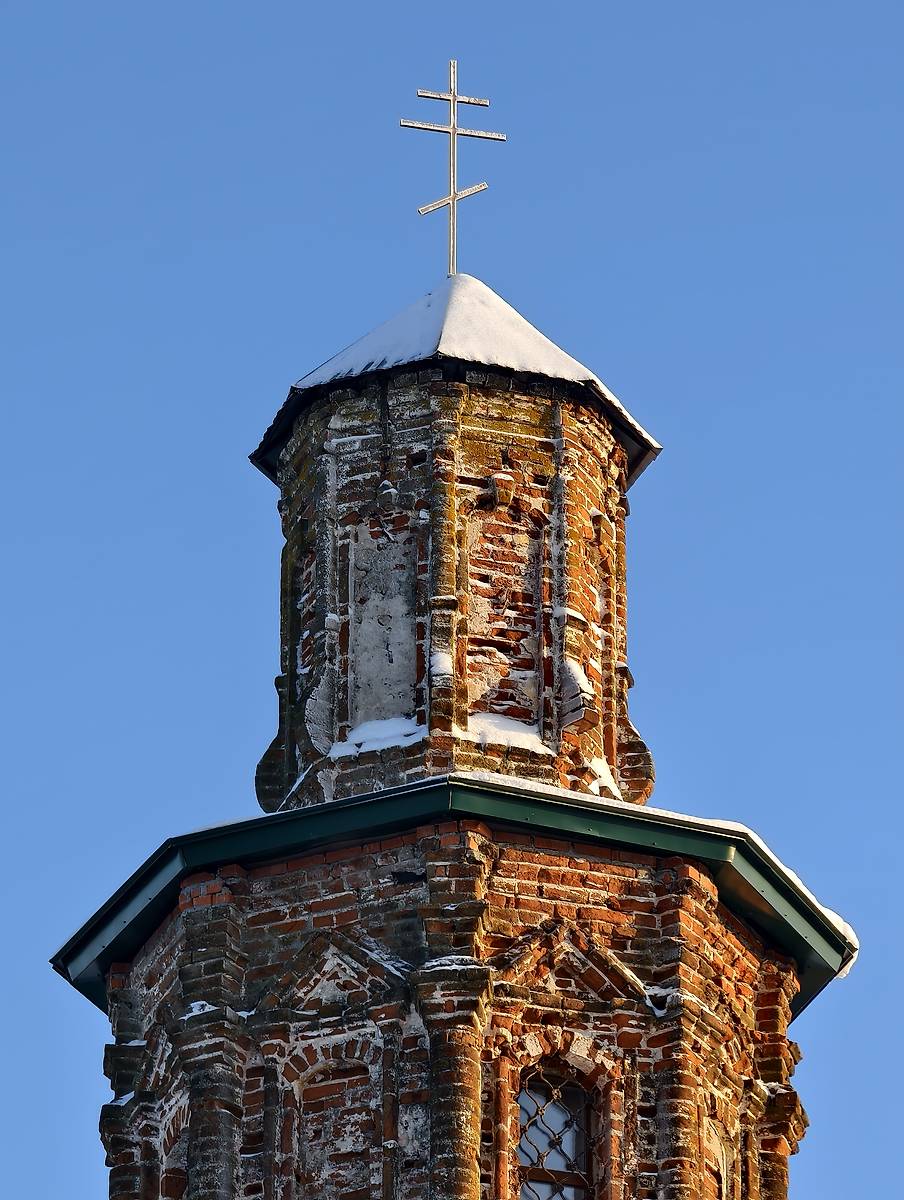 Главка основного объёма после проведения консервационных работ, архитектурные детали. Церковь Воскресения Христова, Воскресенская Слободка (Суздальский район, Владимирская область)