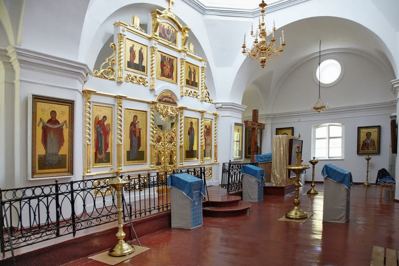 Церковь Покрова Пресвятой Богородицы, Озёра (Гдовский район, Псковская область). интерьер и убранство, Интерьер храма после ремонта 2009 г.