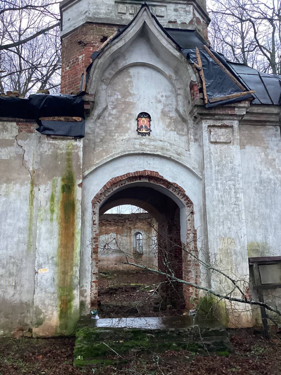 Первый ярус колокольни, вид с запада, архитектурные детали. Церковь Илии Пророка в Калихновщине, Черма (Гдовский район, Псковская область)