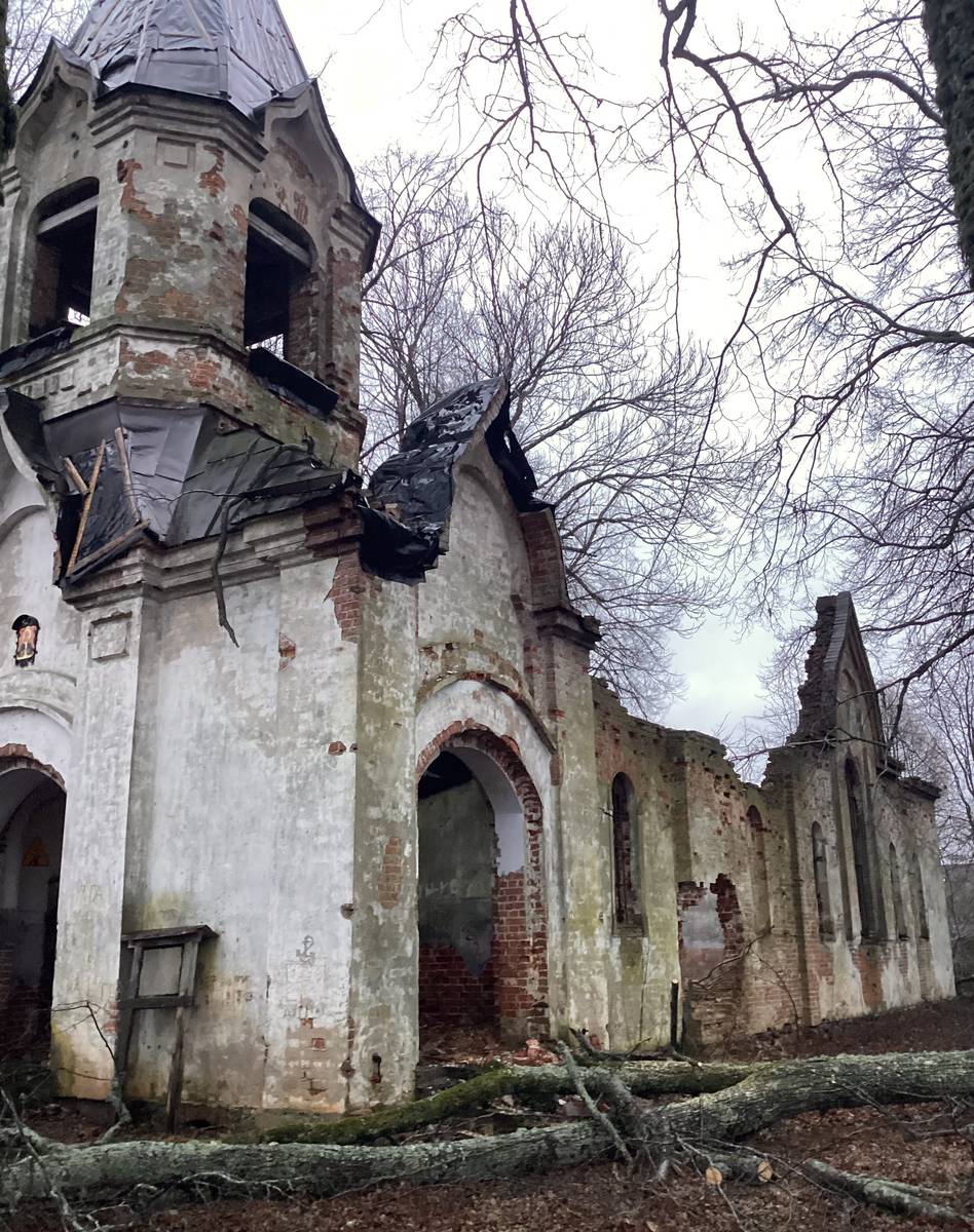 Вид с юго-запада, архитектурные детали. Церковь Илии Пророка в Калихновщине, Черма (Гдовский район, Псковская область)