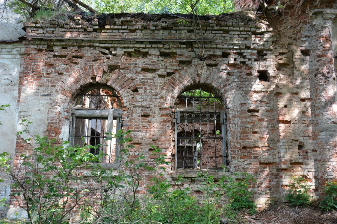 Церковь Успения Пресвятой Богородицы, Смешино (Лужский район, Ленинградская область). архитектурные детали