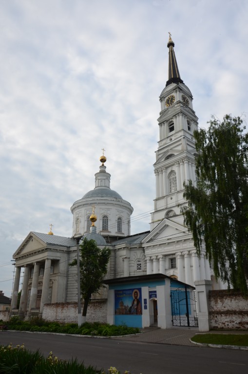 Собор Успения Пресвятой Богородицы, Рыльск (Рыльский район, Курская область). фасады