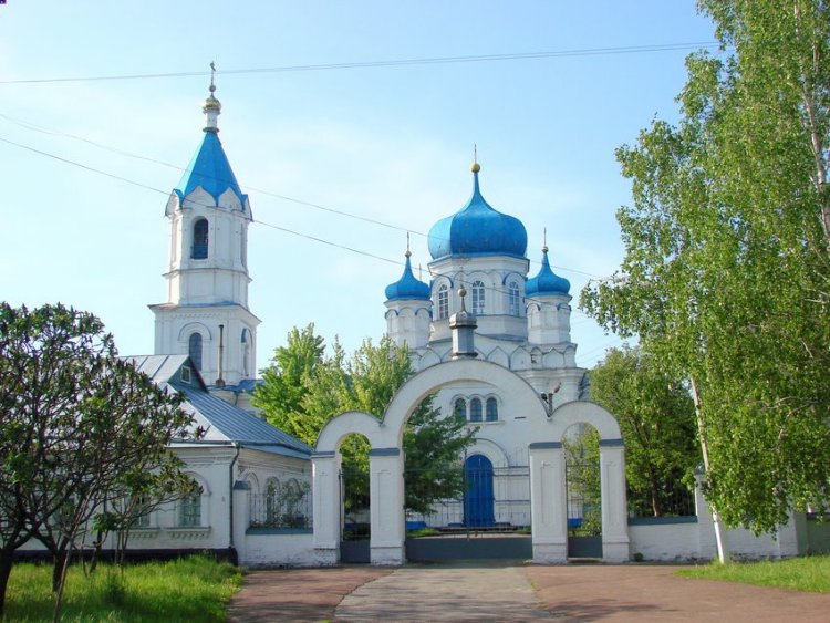 Церковь Петра и Павла, Белополье (Сумской район, Украина, Сумская область). общий вид в ландшафте