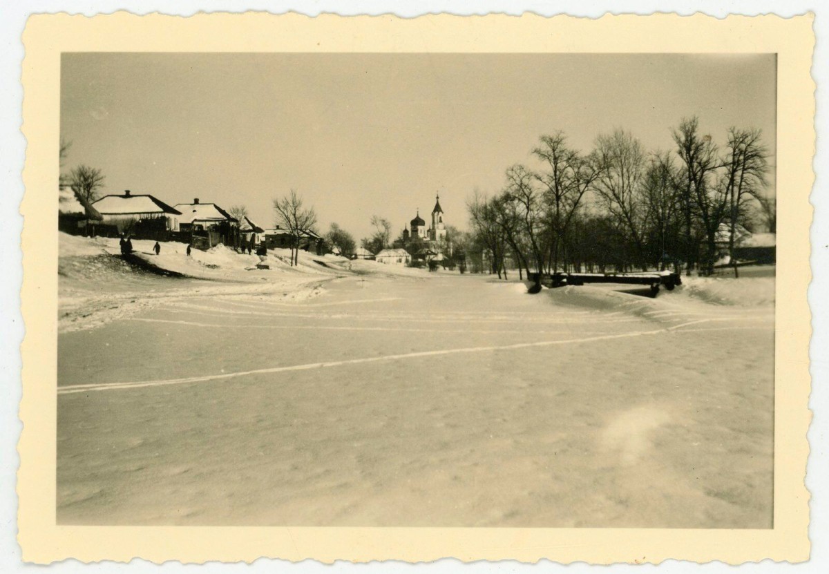 Церковь Петра и Павла, Белополье (Сумской район, Украина, Сумская область). архивная фотография, Храм в ландшафте города. Фото 1942 г. с аукциона e-bay.de