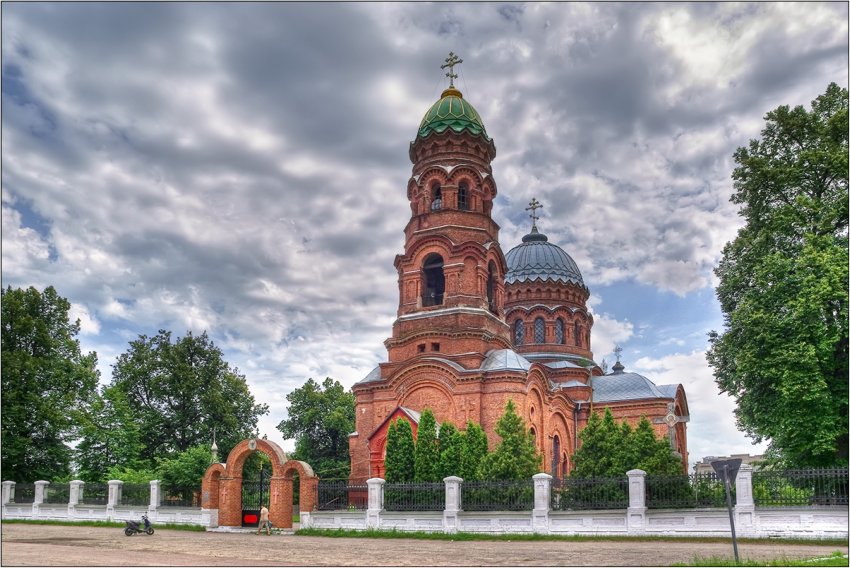 Церковь Вознесения Господня, Тростянец (Ахтырский район, Украина, Сумская область). общий вид в ландшафте