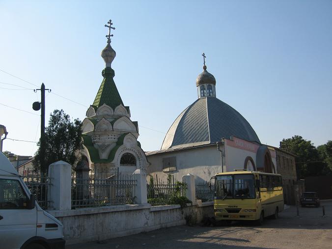 Церковь Всех Святых, Феодосия (Феодосия, город, Республика Крым). дополнительная информация, Часовня и надвратная церковь из комплекса строений