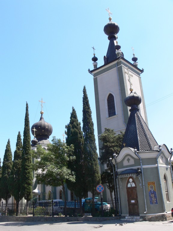 Алушта. Церковь Всех Крымских святых и Феодора Стратилата. фасады
