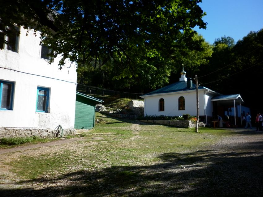 Алушта, Заповедник. Космо-Дамианский Алуштинский мужской монастырь. фасады