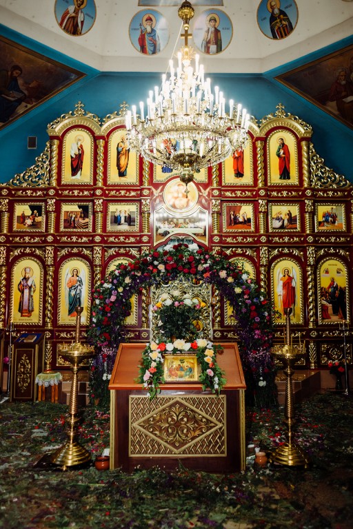 Церковь Успения Пресвятой Богородицы в Старом Карантине, Керчь (Керчь, город, Республика Крым). интерьер и убранство, День Святой Троицы