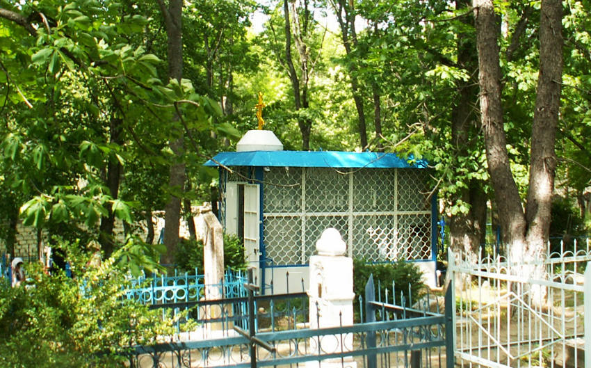 Троице-Параскевиевский Топловский монастырь, Учебное (Белогорский район, Республика Крым). дополнительная информация, часовня на монастырском кладбище