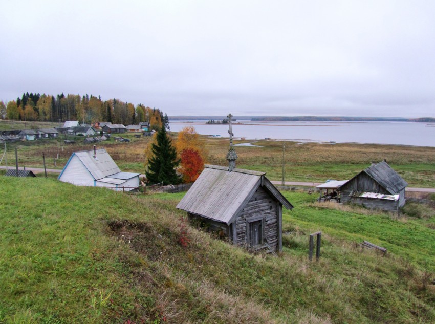 Часовня Иоанна Богослова, Шишкина (Плесецкий район, Архангельская область). общий вид в ландшафте, вид с северо-запада