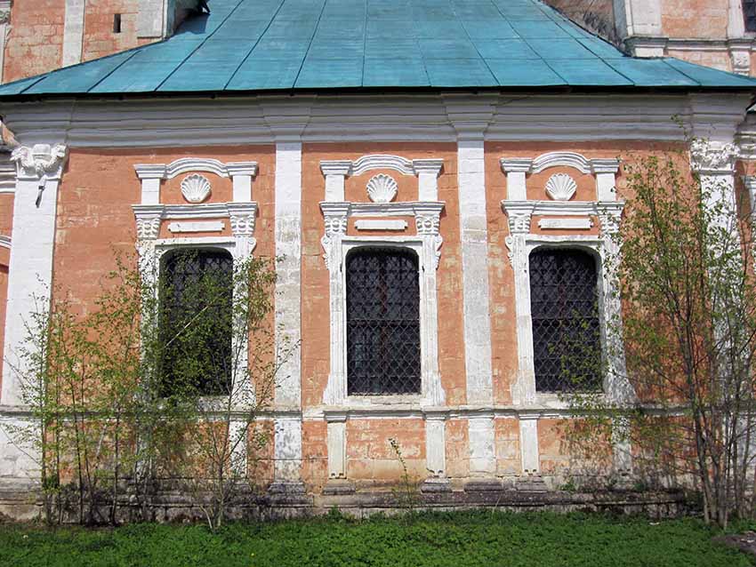 Церковь Владимирской иконы Божией Матери, Чукавино (Старицкий район, Тверская область). архитектурные детали, Южный фасад трапезной