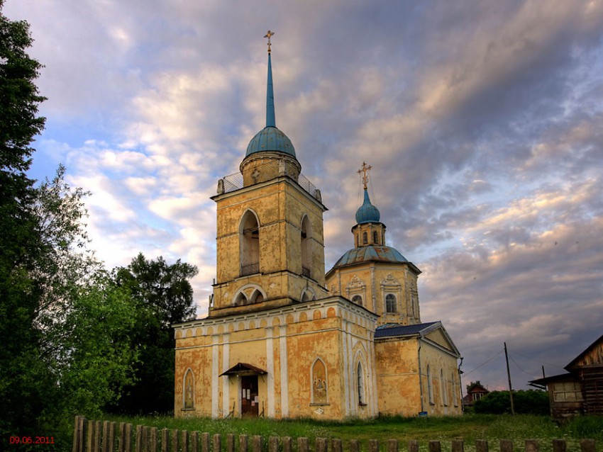 Берново. Церковь Успения Пресвятой Богородицы. фасады