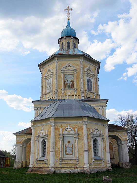 Берново. Церковь Успения Пресвятой Богородицы. фасады, Вид с востока