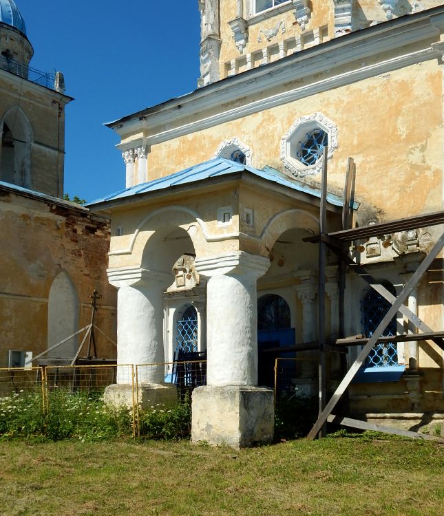 Берново. Церковь Успения Пресвятой Богородицы. архитектурные детали