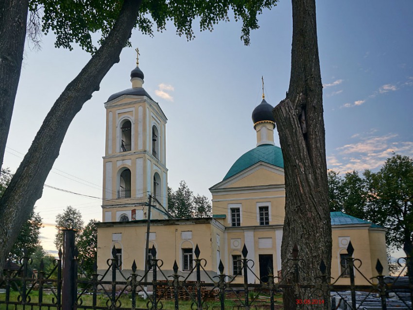 Дубки (Крымское). Церковь Спаса Преображения. фасады