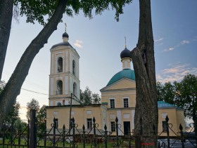 Дубки (Крымское). Церковь Спаса Преображения