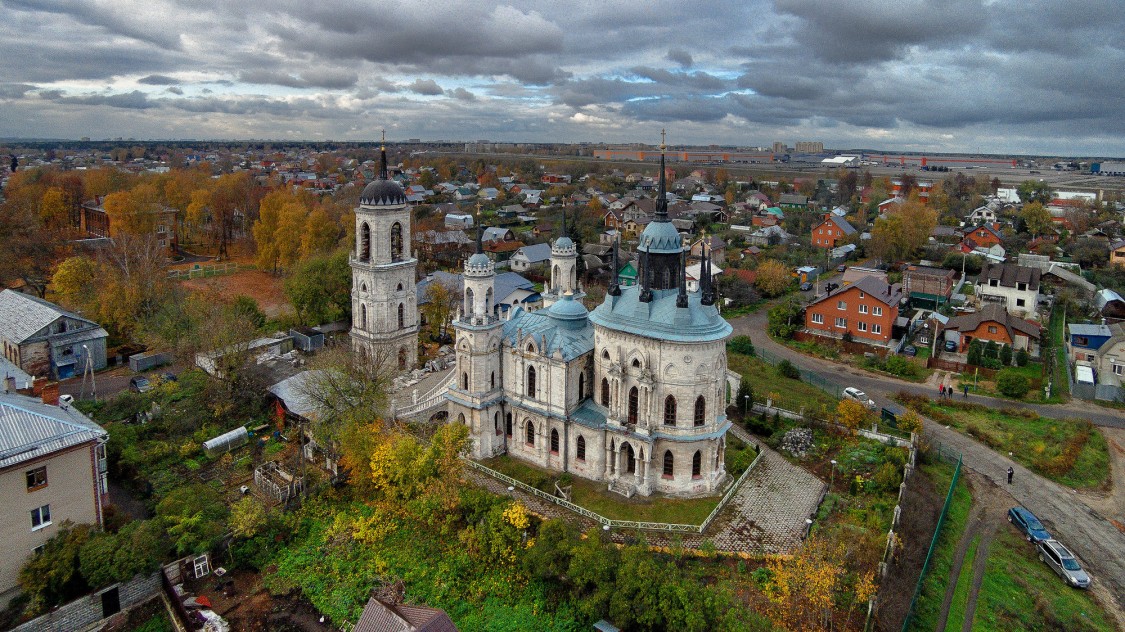 Церковь Владимирской иконы Божией Матери, Быково, село (Раменский район и гг. Бронницы, Жуковский, Московская область). общий вид в ландшафте