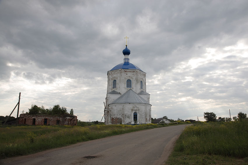 Янево. Храмовый комплекс. Церкви Казанской иконы Божией Матери и Илии Пророка. фасады