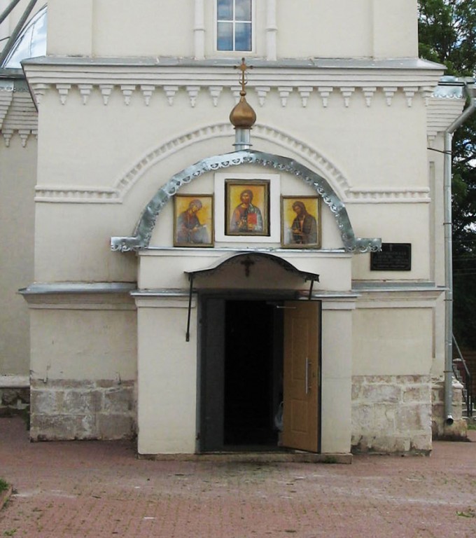 Церковь Богоявления Господня, Венёв (Венёвский район, Тульская область). архитектурные детали, Главные врата церкви