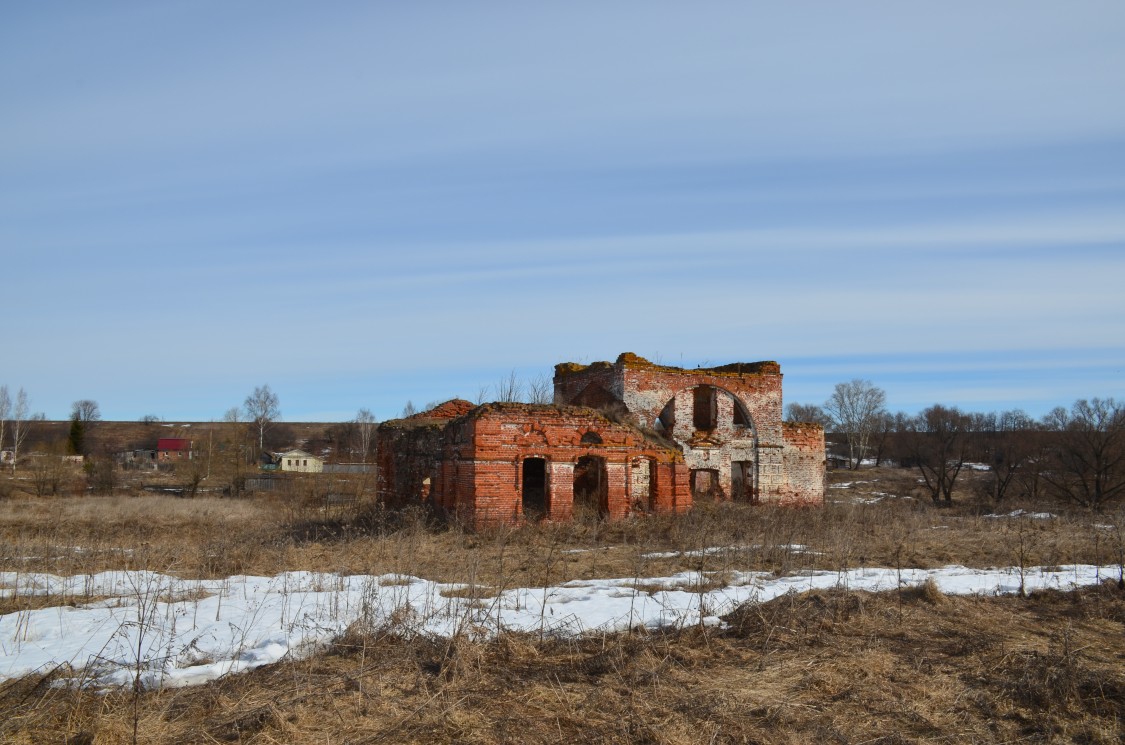 Яновец. Церковь Космы и Дамиана. общий вид в ландшафте