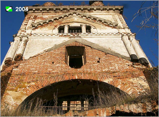 Церковь Троицы Живоначальной, Весь (Суздальский район, Владимирская область). архитектурные детали, Западный фасад основного объёма.
