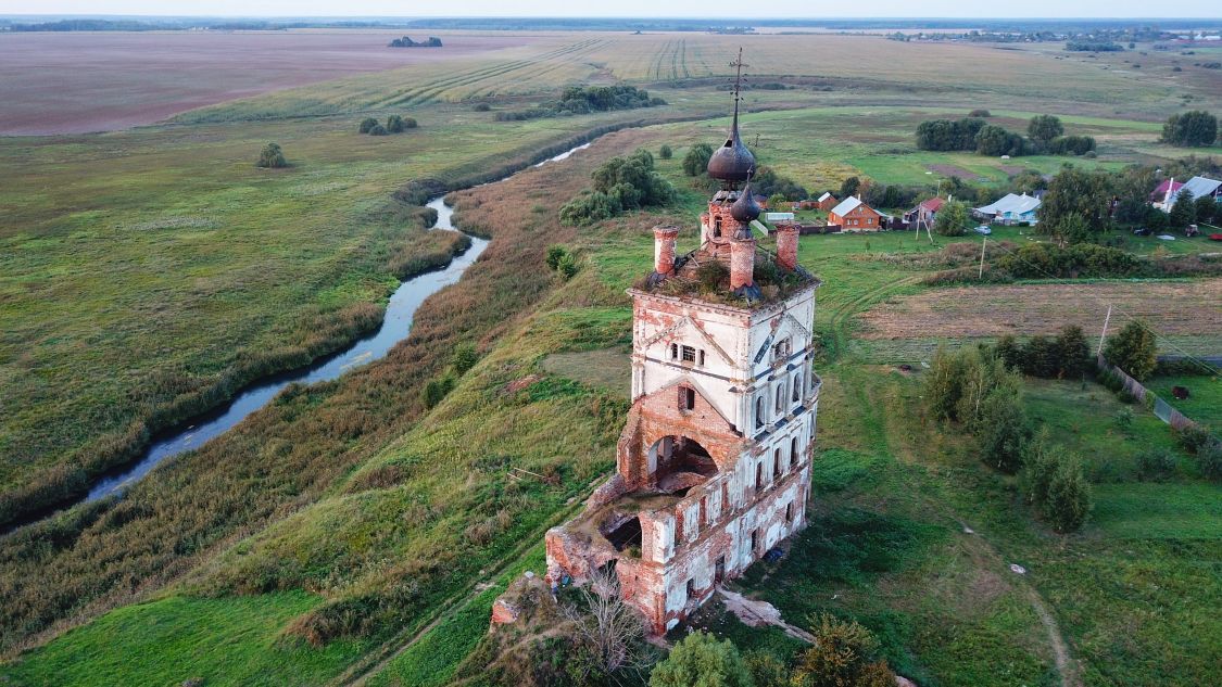 Церковь Троицы Живоначальной, Весь (Суздальский район, Владимирская область). общий вид в ландшафте
