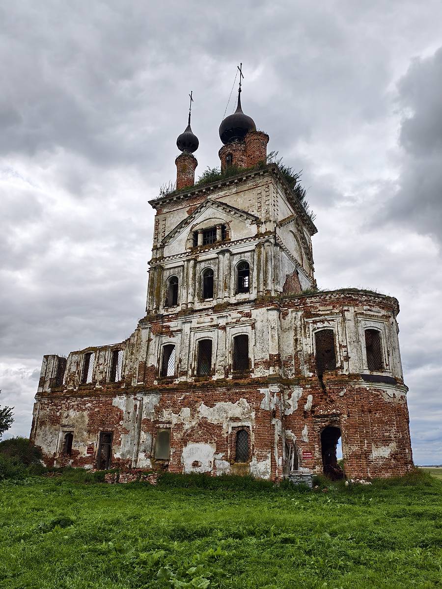 Общий вид с Юга., фасады. Церковь Троицы Живоначальной, Весь (Суздальский район, Владимирская область)