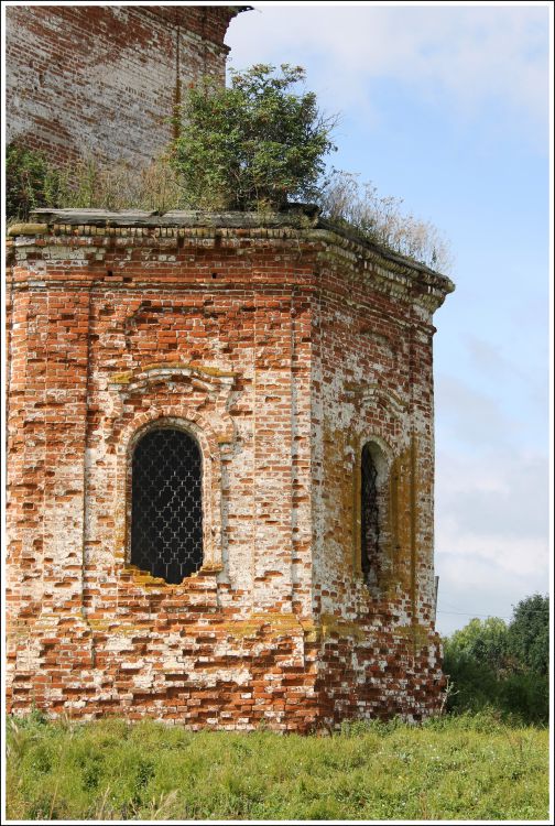Церковь Флора и Лавра, Кибол (Суздальский район, Владимирская область). архитектурные детали, Алтарная часть храма