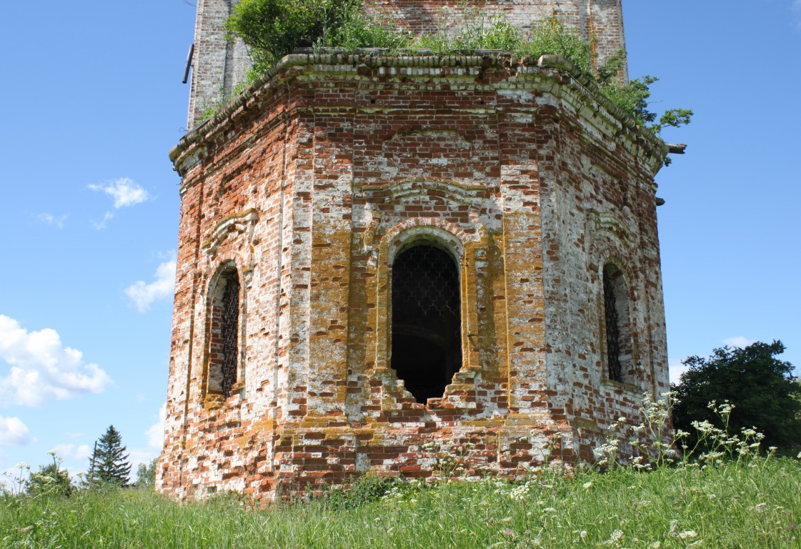 Церковь Флора и Лавра, Кибол (Суздальский район, Владимирская область). архитектурные детали, Алтарная часть церкви Флора и Лавра