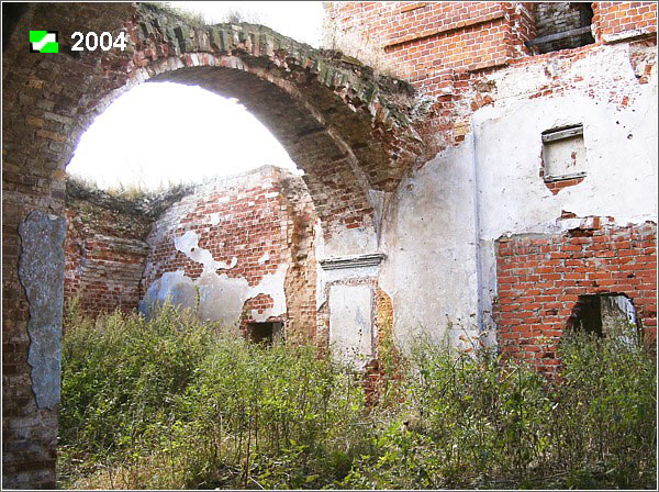Церковь Николая Чудотворца, Мордыш (Суздальский район, Владимирская область). интерьер и убранство, Внутренний объем трапезной и приделов.